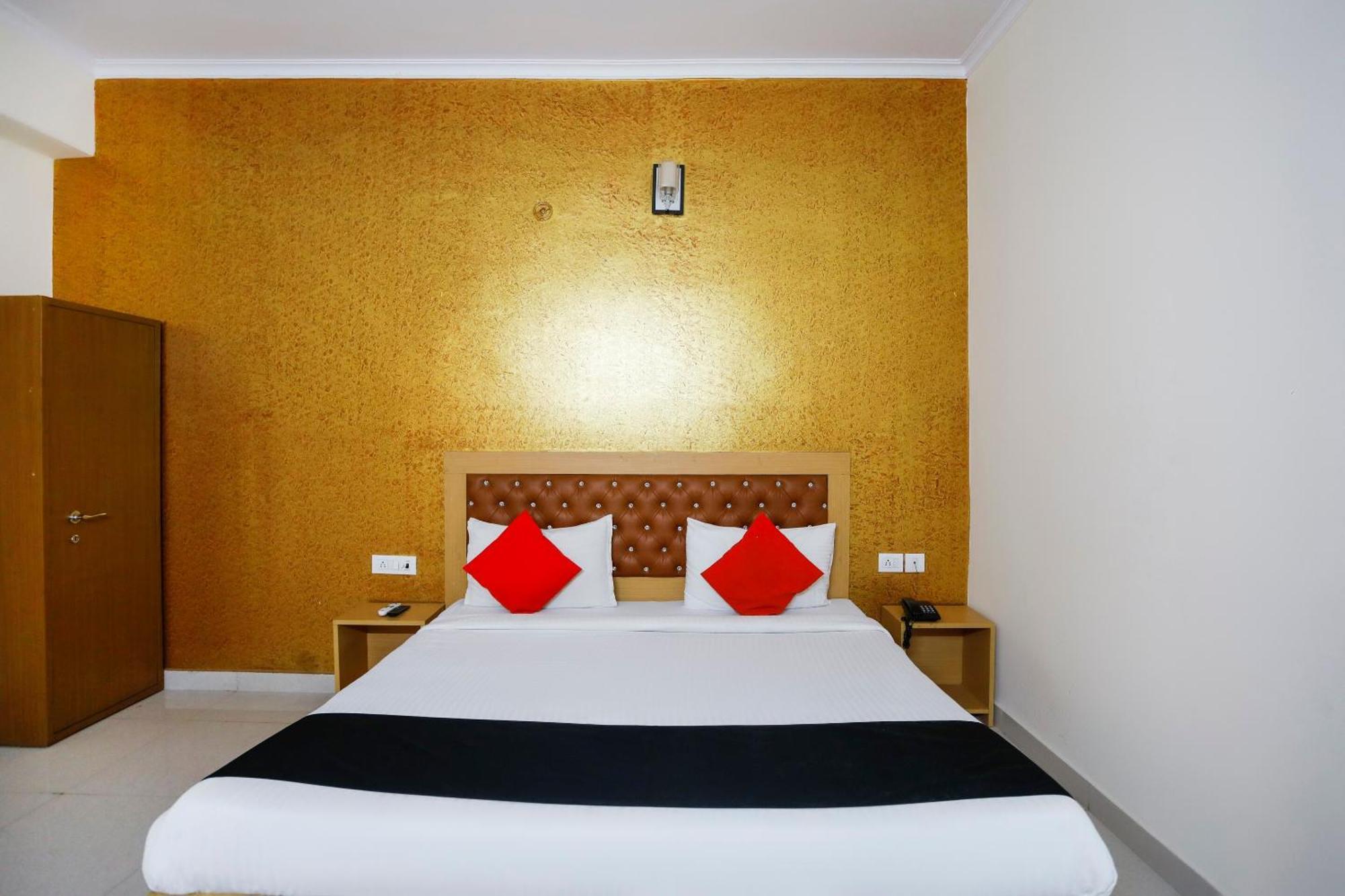 Diamond Imperial Hotell Noida Eksteriør bilde